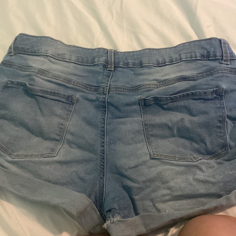 Shorts - Picture 5 of 5